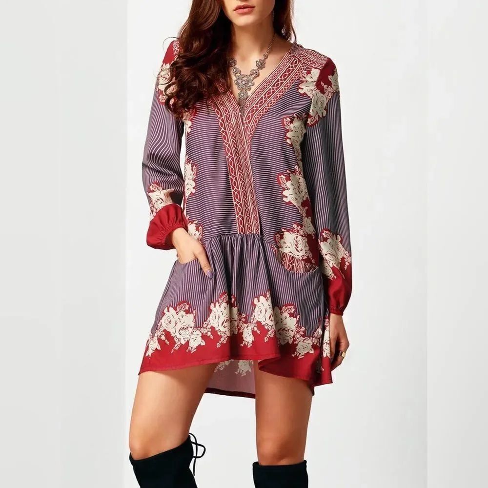 ✨HP 2-22-17✨Multicolor V Neck Vintage Print Dress✨